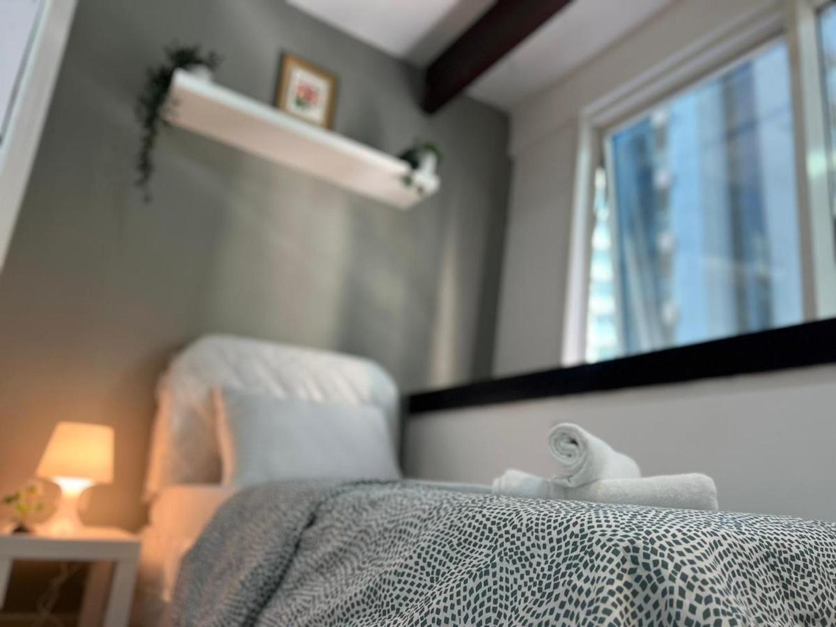 Partition With Window Near Moe Metro Accommodatie bij particulieren *