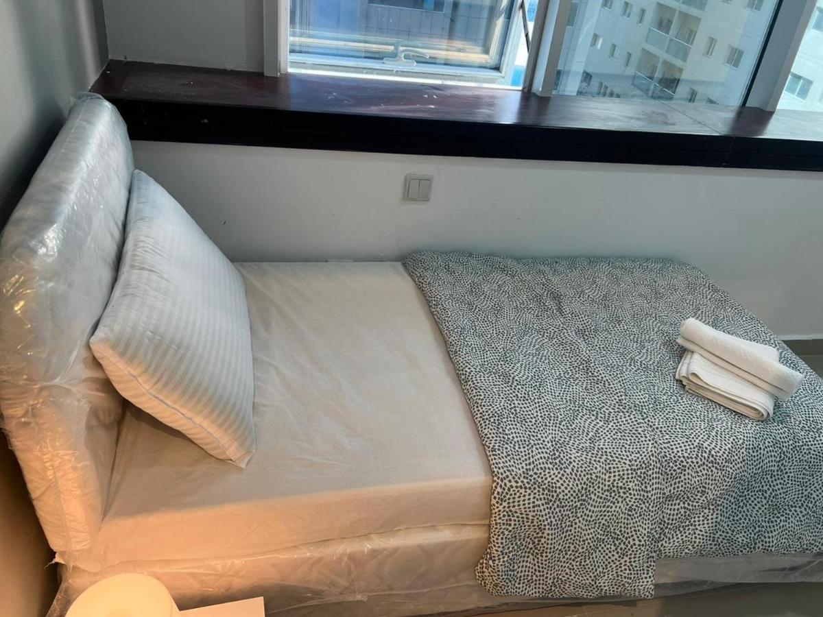 Partition With Window Near Moe Metro Accommodatie bij particulieren *