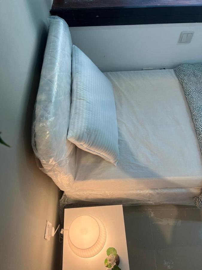 Accommodatie bij particulieren Partition With Window Near Moe Metro